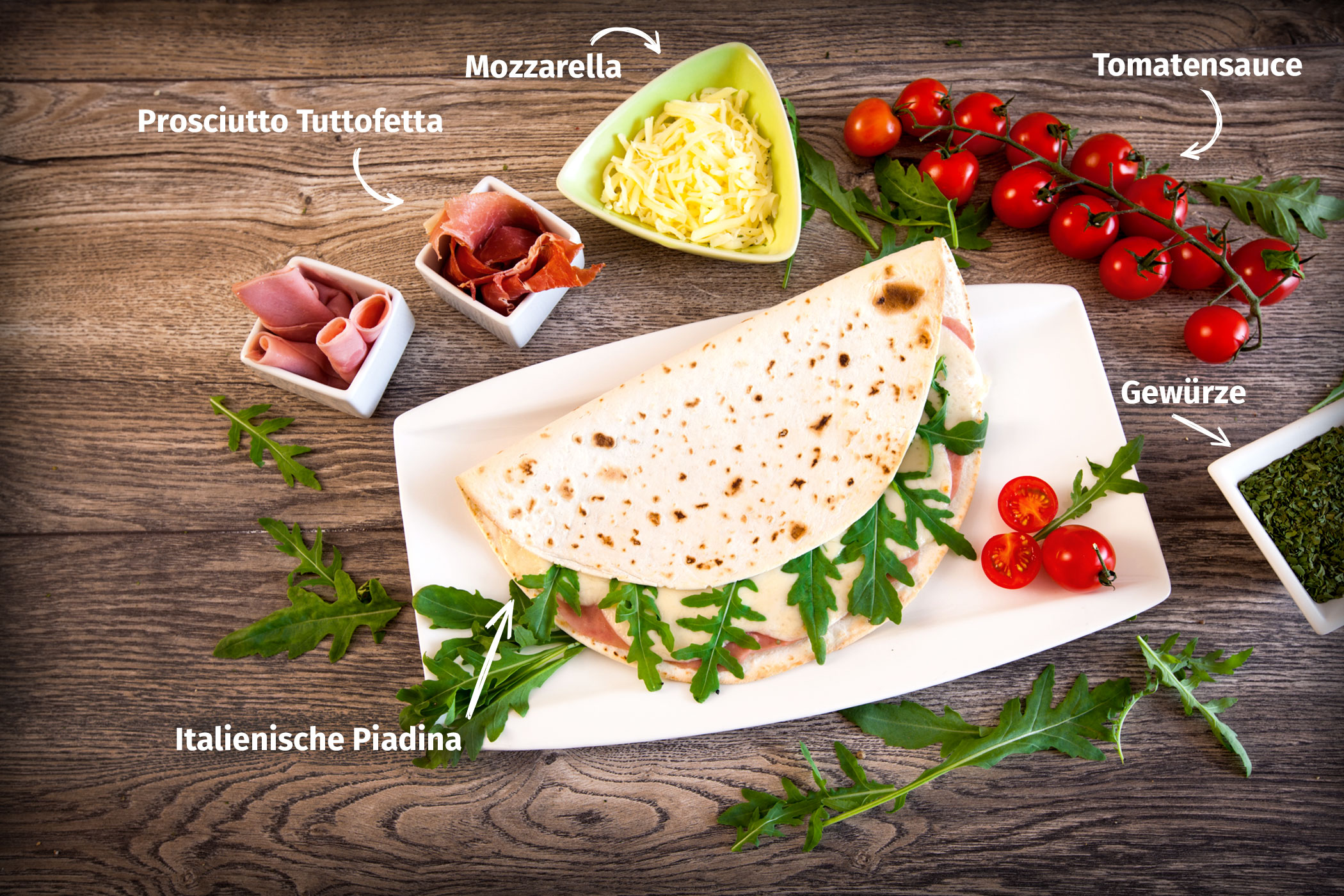 Original Franzesco Piadina Tuttofetta gefüllt mit Tomatensauce, Prosiutto Tuttofetta, Mozzarella und Gewürze